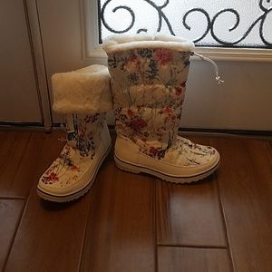 White floral snow boots size 8